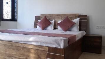 3 bedrooms, WiFi, bed sheets