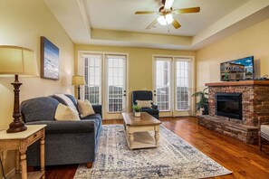 TV, fireplace