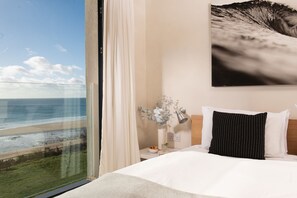 5 bedrooms, desk, iron/ironing board, internet