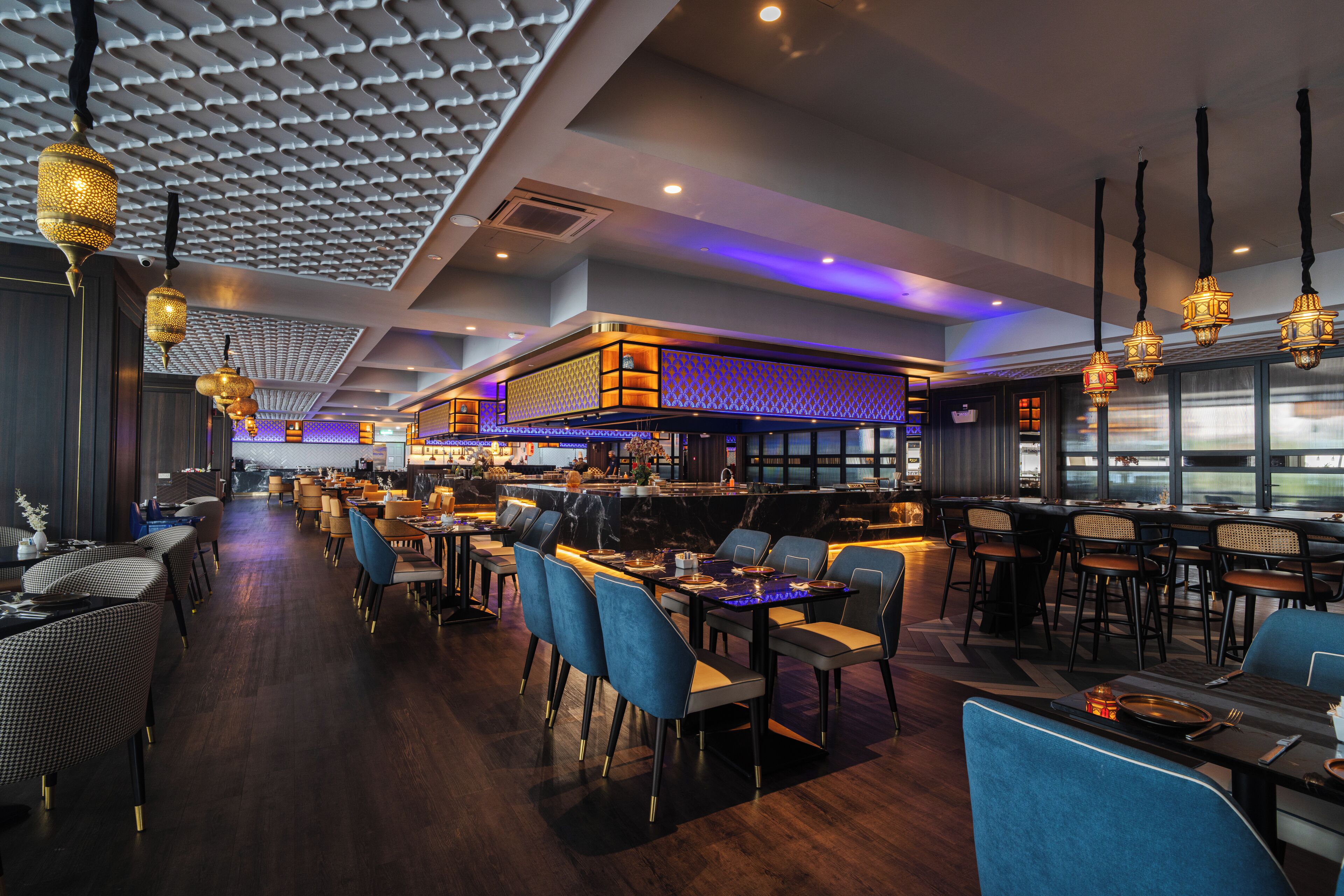 3 restaurants; breakfast, lunch, dinner, and brunch served