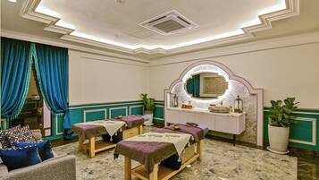 Couples treatment room(s), sauna, hot tub, steam room