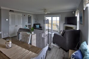 TV, fireplace