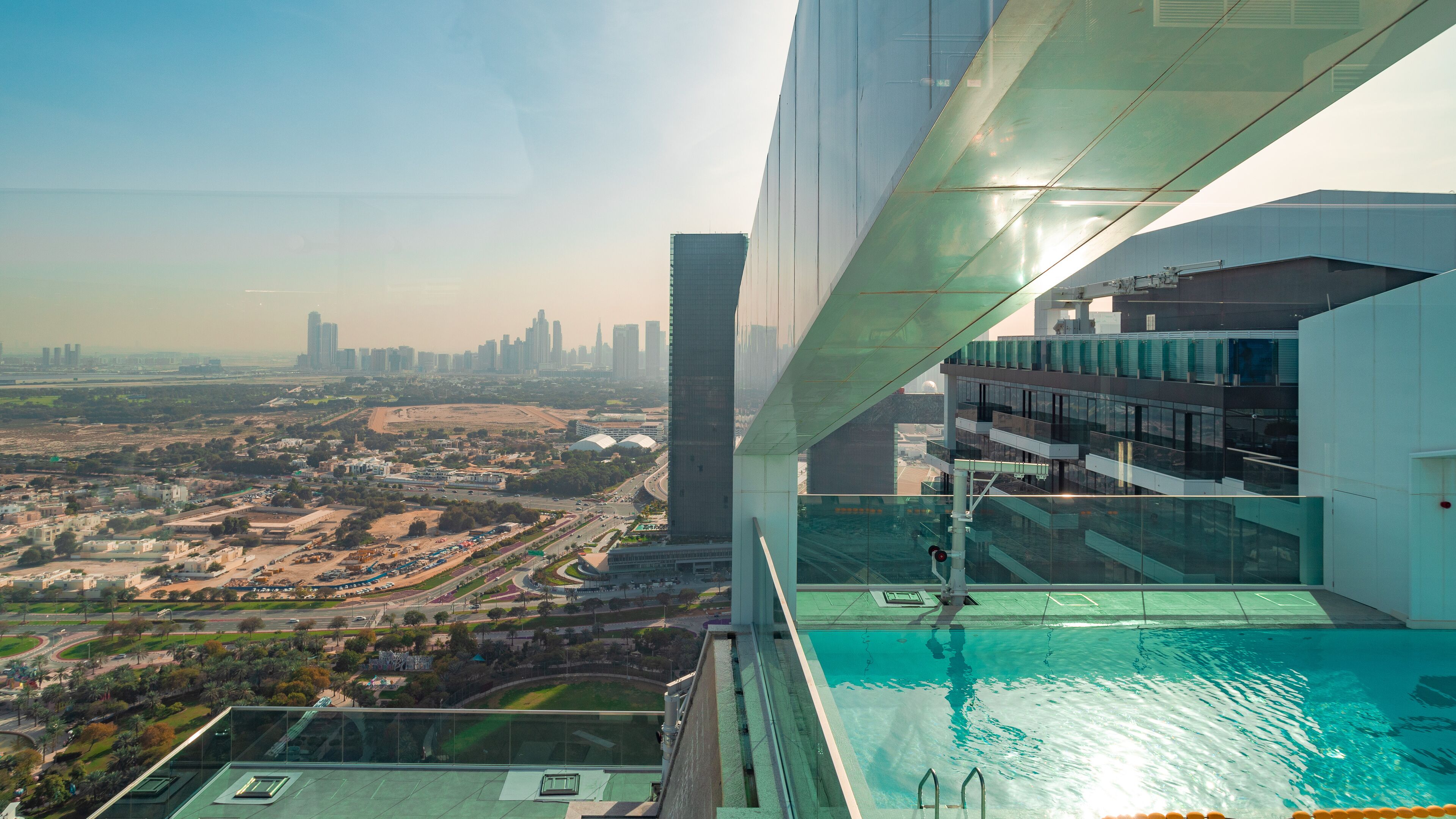 Piscina a l'aire lliure i piscina climatitzada 