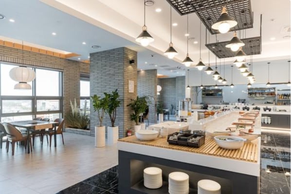 Daily buffet breakfast (KRW 24900 per person) - Jeonju Signature Hotel (Jeonju)