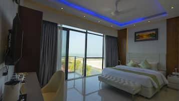 Double Room | Minibar, in-room safe, iron/ironing board, free WiFi