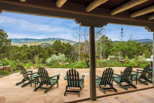 Hot Tub, Amazing Views, Expansive Living Spaces