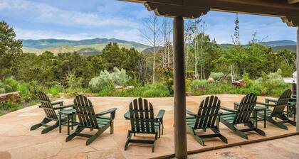 Hot Tub, Amazing Views, Expansive Living Spaces