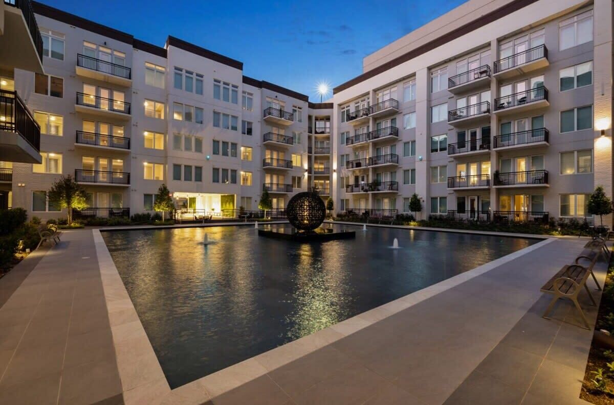 Beautiful 2B/2B Apartment in the Galleria