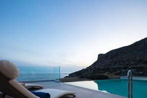 Lämmitetty uima-allas