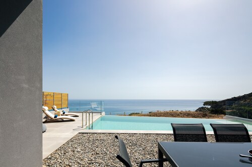 Krystallon West - Superb sea views, walking distance to the beach and Paleochora