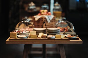 Daily buffet breakfast (CHF 25 per person)