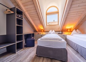 Family Quadruple Room | In-room safe, soundproofing, iron/ironing board, free WiFi