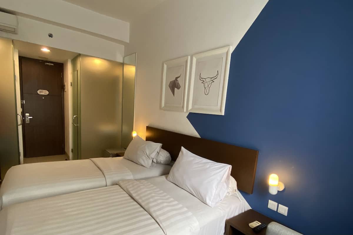 Zimmersafe, Schreibtisch, kostenloses WLAN, Bettwäsche