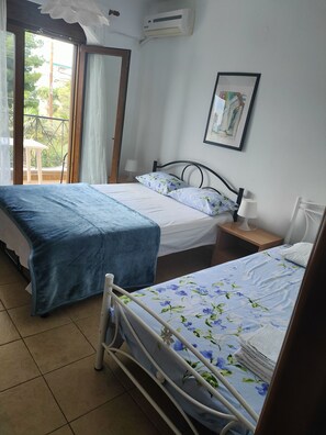 Estudio | Caja fuerte, sistema de insonorización, tabla de planchar con plancha