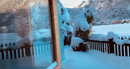 Chalet Foresthouse, Chalet, only 25 minutes to Salzburg, garden, sauna, whirlpol