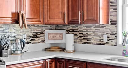 555-2 - 6BR - Quincy Spacious Apt near Perry Beach
