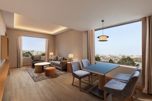 エグゼクティブ スイート 1 ベッドルーム | 高級寝具、ミニバーのアイテム (無料)、セーフティボックス (室内)、デスク