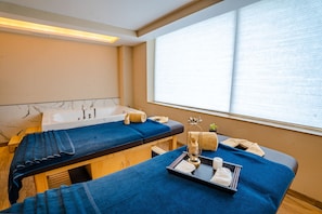 Couples treatment rooms, body treatments, hot stone massages