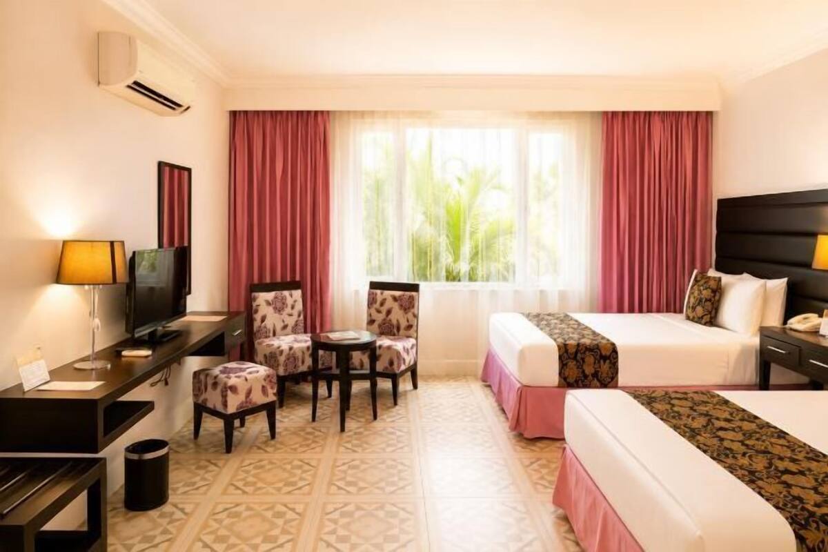 Minibar, escritorio, wifi gratis y ropa de cama