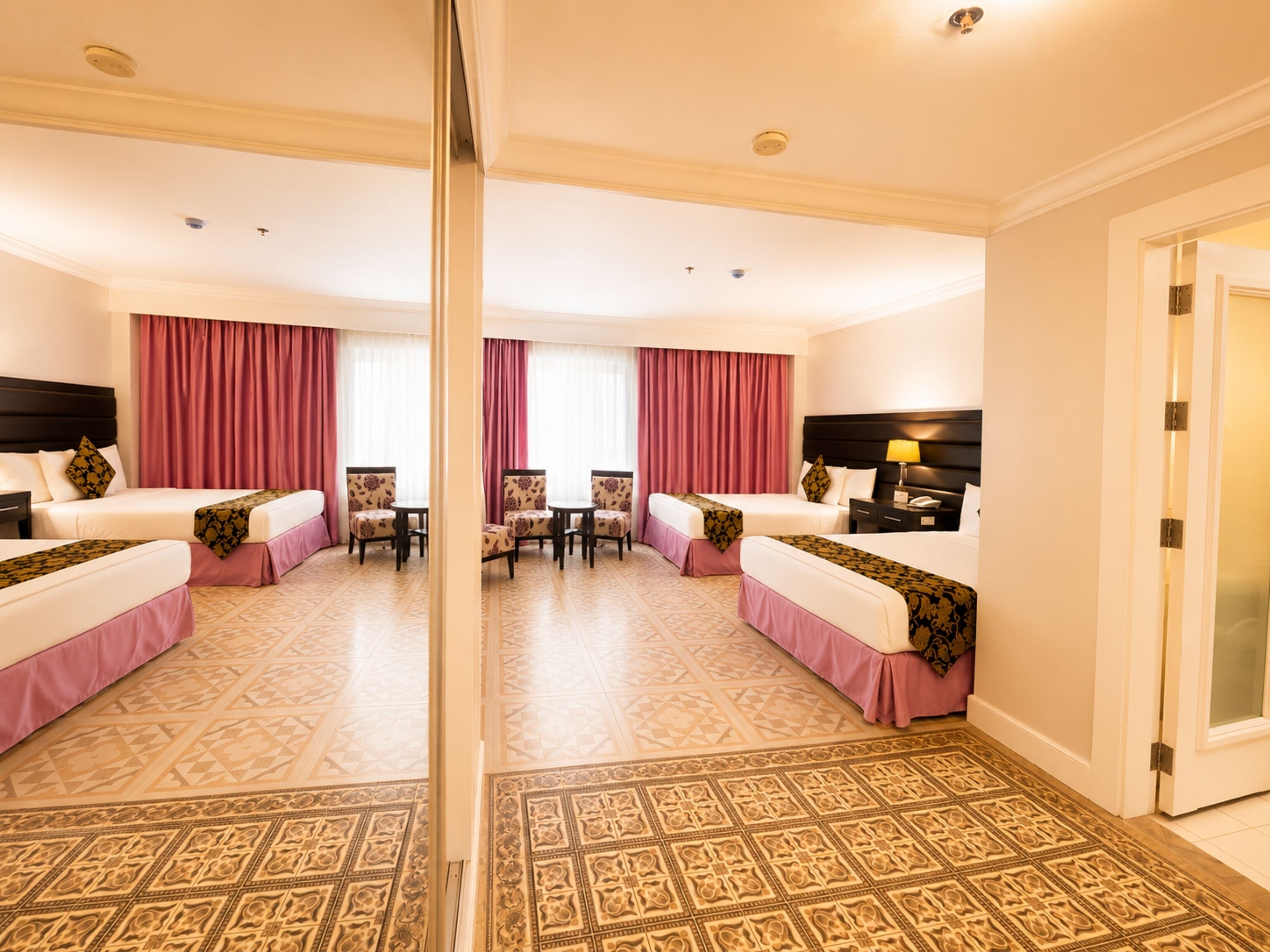 Junior Suite | Minibar, desk, free WiFi, bed sheets