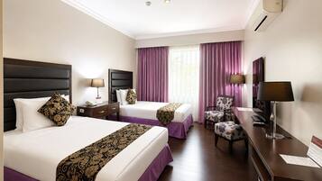 Minibar, escritorio, wifi gratis y ropa de cama