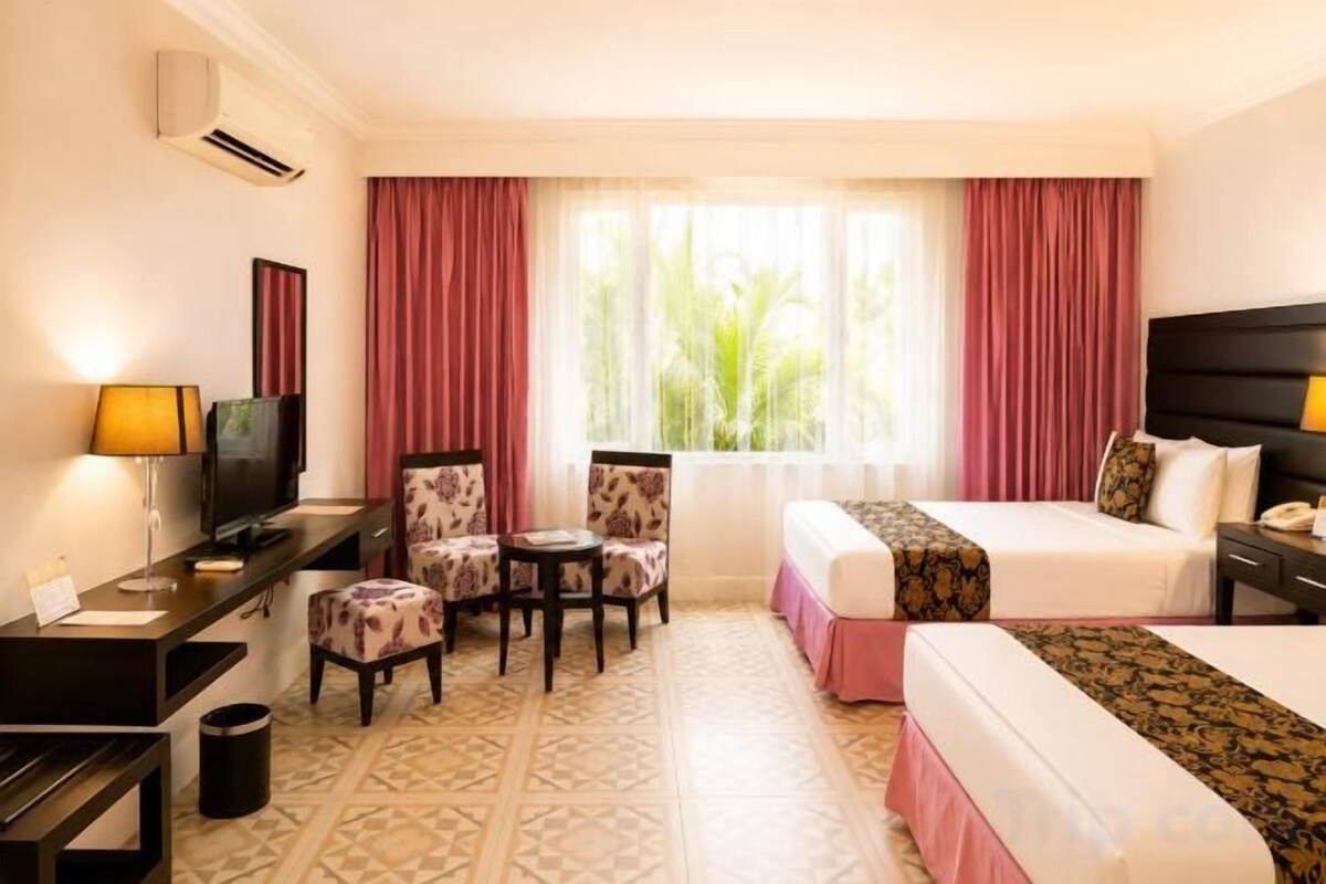 Minibar, desk, free WiFi, bed sheets