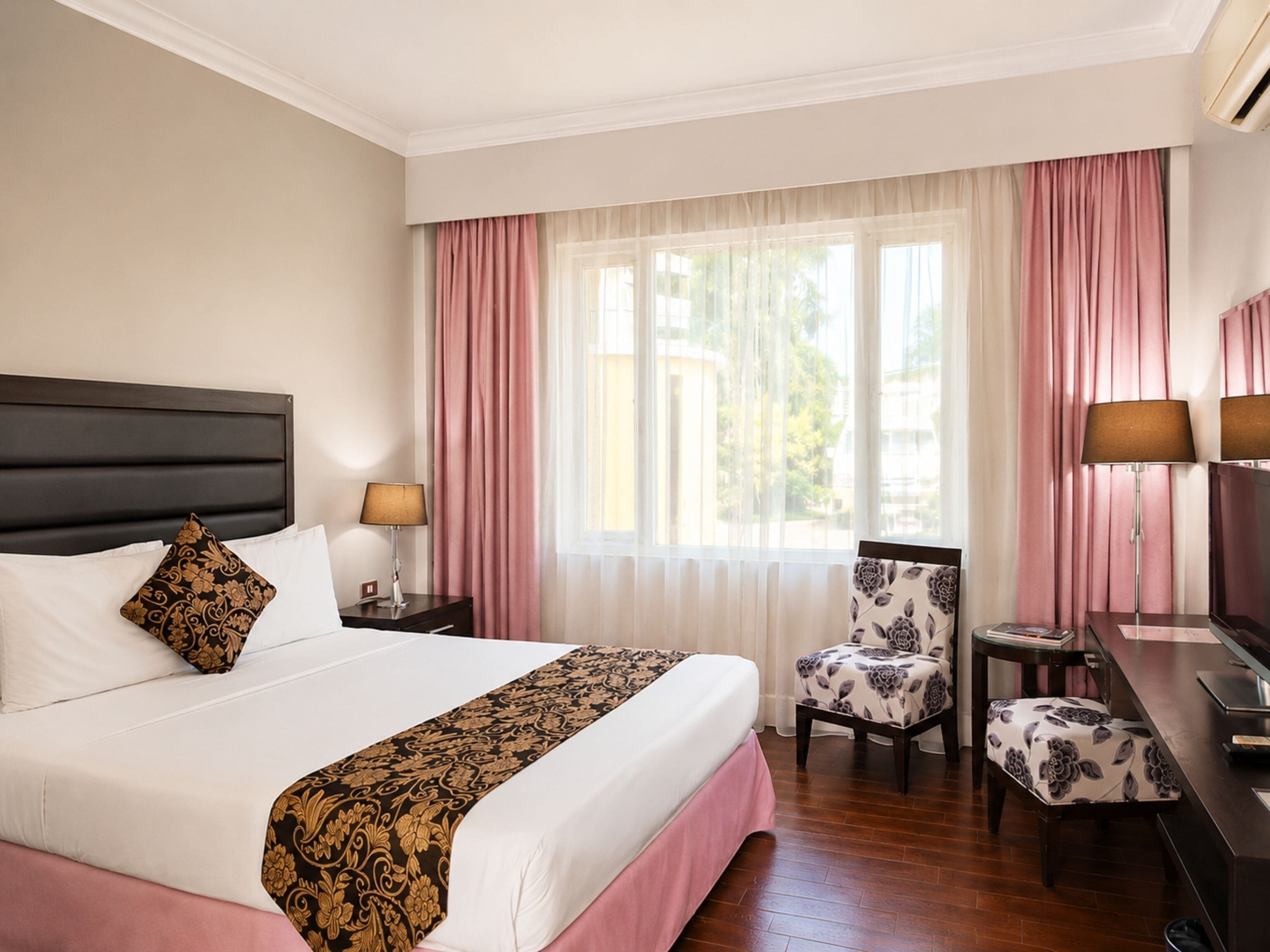 Minibar, bureau, Wi-Fi gratuit, draps fournis