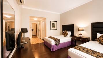 Deluxe kamer | Een minibar, een bureau, gratis wifi, beddengoed