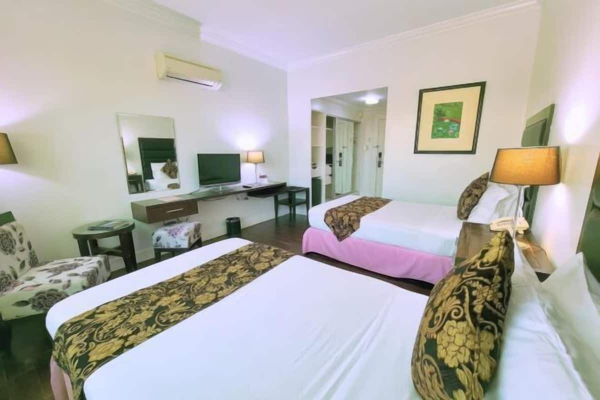 1 bedroom, minibar, desk, free WiFi