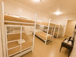 Minibar, escritorio, wifi gratis y ropa de cama 
