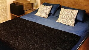 1 bedroom, iron/ironing board, internet, bed sheets