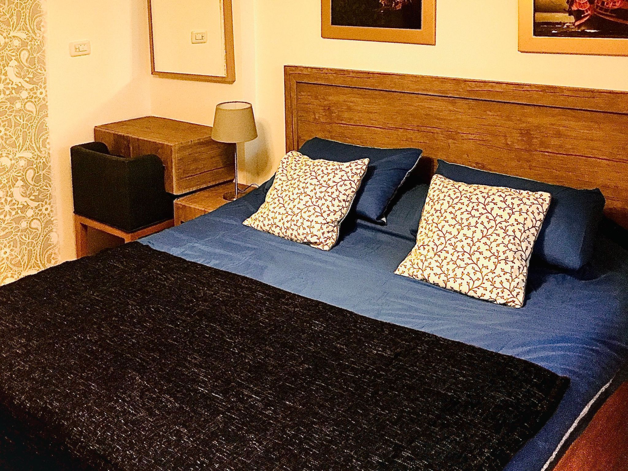 1 slaapkamer, een strijkplank/strijkijzer, internet, beddengoed