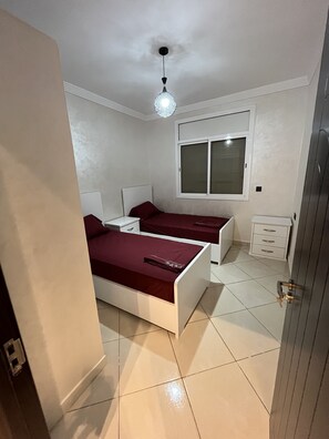 3 chambres, fer et planche à repasser, Wi-Fi, draps fournis