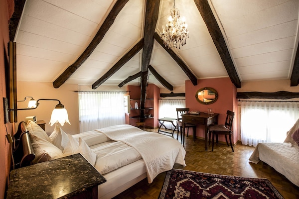 بديكورات فريدة لكل غرفة وطراز فريد لكل وحدة وواي فاي مجانًا