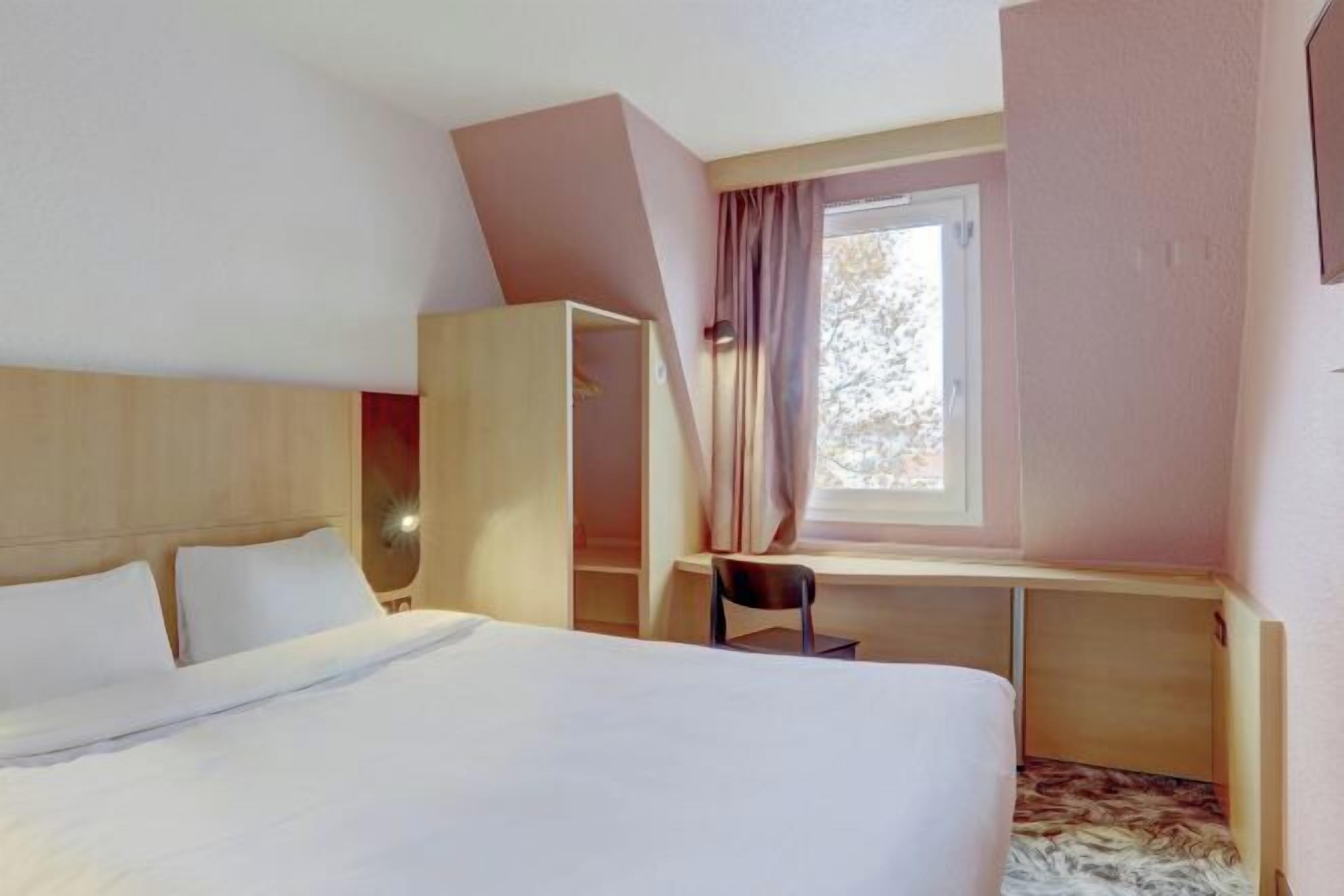 Desk, free WiFi, bed sheets