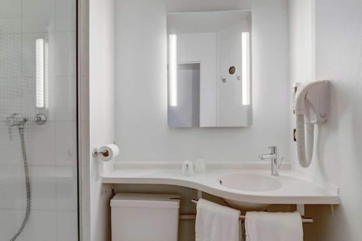 Shower, towels, soap, shampoo