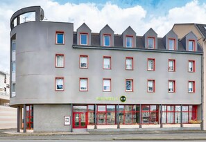 Front of property - B&B HOTEL Montluçon Centre (Montlucon)