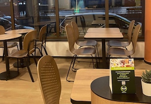 Petit déjeuner buffet servi tous les jours en supplément