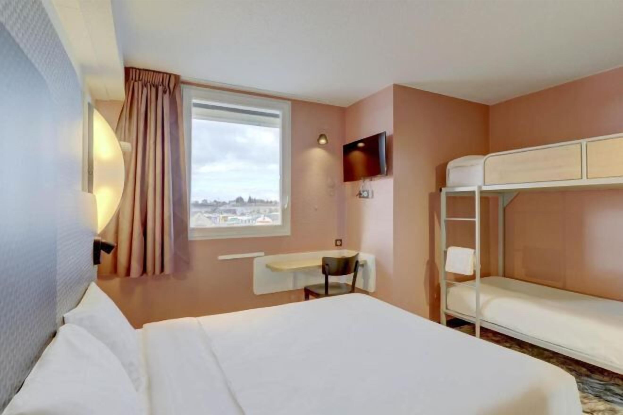 Bureau, Wi-Fi gratuit, draps fournis