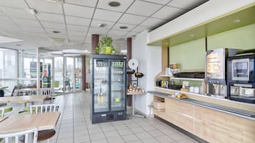 Tägliches Frühstücksbuffet gegen Gebühr