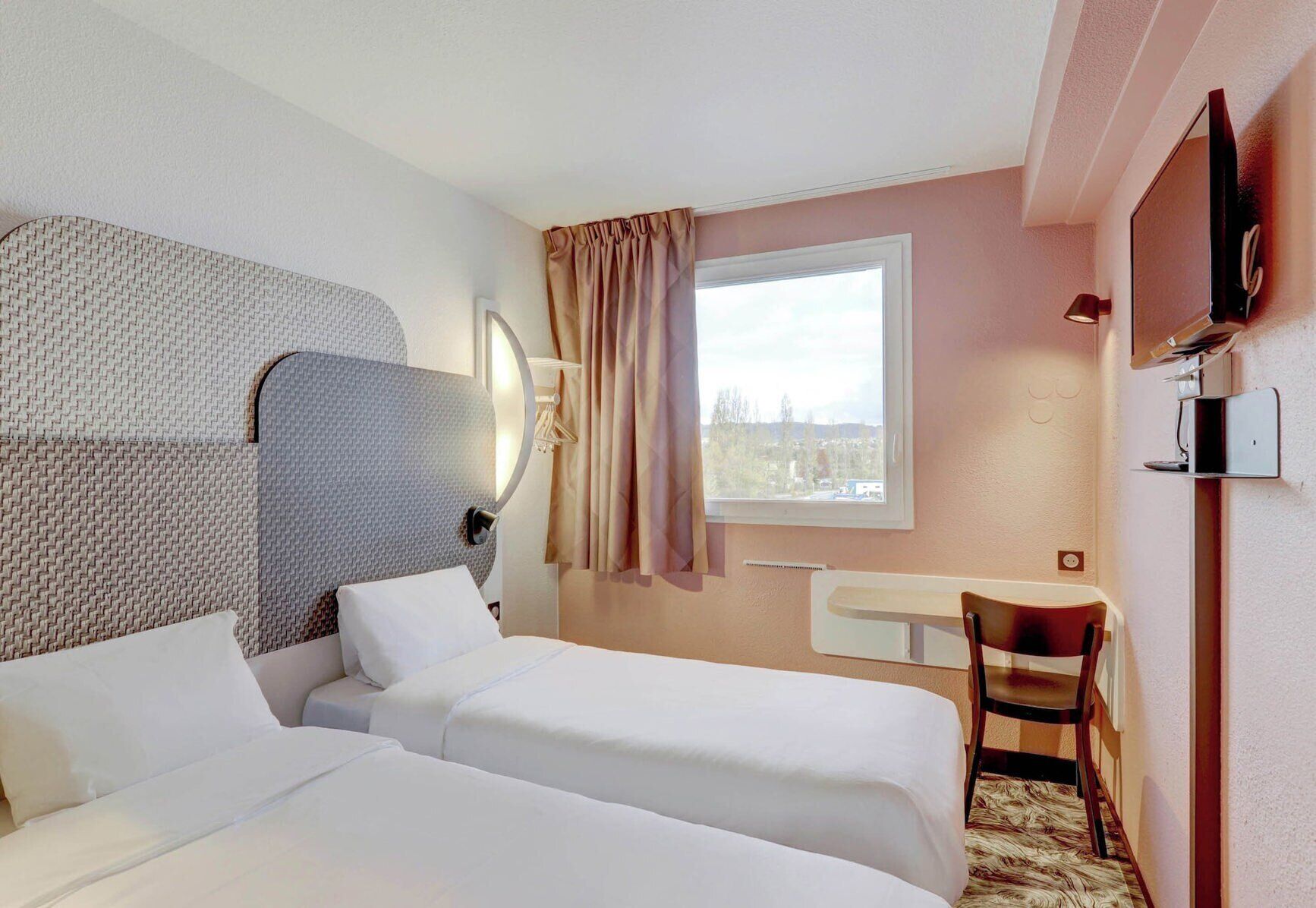 Desk, free WiFi, bed sheets