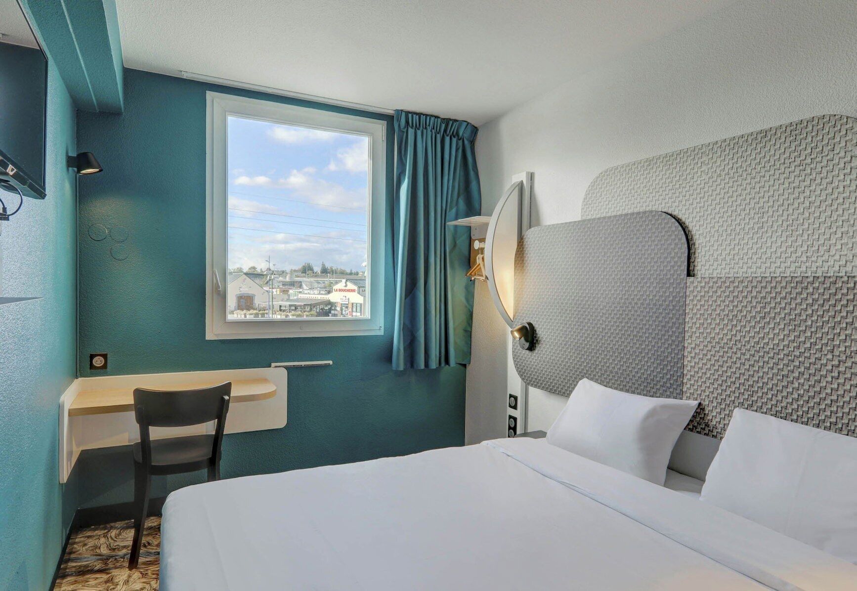 Desk, free WiFi, bed sheets