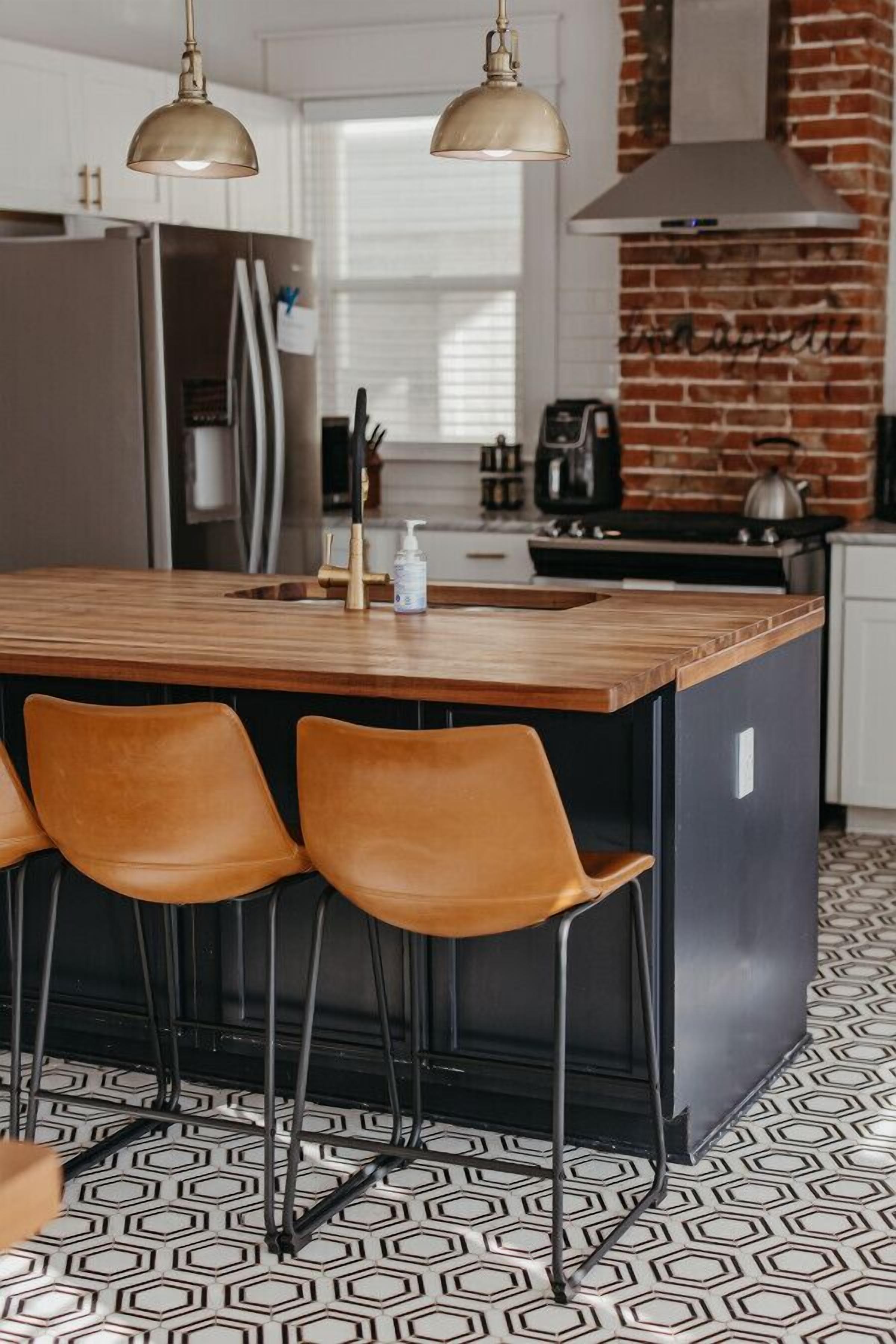 Renovated home minutes from shopping & entertainment