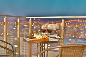 Outdoor dining - Ameri Plaza, Tbilisi (Tbilisi)