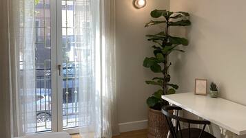 2 habitaciones, escritorio, tabla de planchar con plancha y wifi gratis