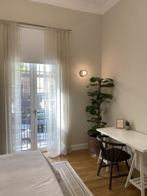 2 habitaciones, escritorio, tabla de planchar con plancha y wifi gratis