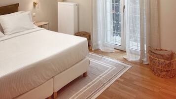 2 habitaciones, escritorio, tabla de planchar con plancha y wifi gratis