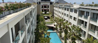 Spacious 2 Bedroom Penthouse Apt,50Mbps, Pool, Gym