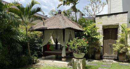 Spacious 2 Bedroom Penthouse Apt,50Mbps, Pool, Gym