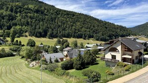 A rural village with houses surrounded by lush greenery and a forested hill. - Cozy Studio with Balcony near Ski Slopes and Town Center - Sleeps 4 (Villard-de-Lans)